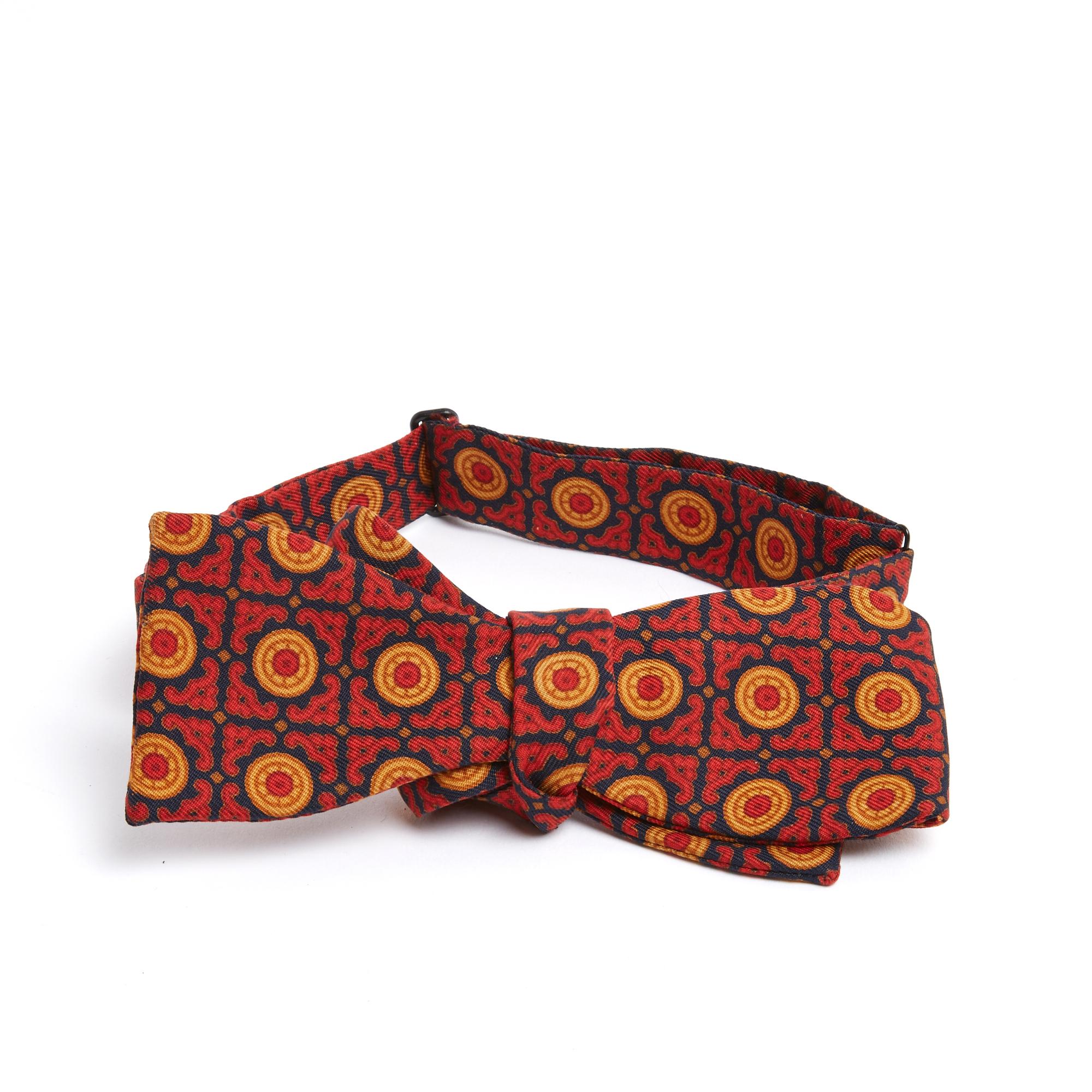 Hermès bow tie circa 2000 by Martin Margiela in red silk twill with a so-called 