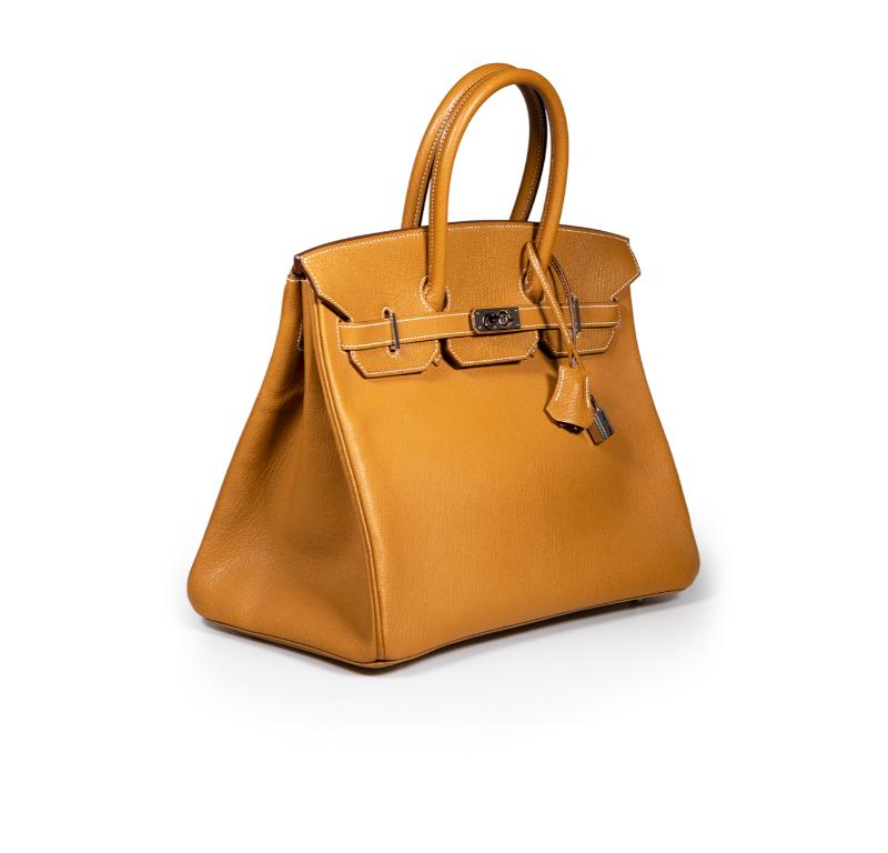 CONDITION is Never worn, with tags. No visible wear to bag is evident on this new Hermès designer resale item. This item comes with original dust bag, rain protection and box. However due to poor storage, there's a hole on the original box.
 
 
 

