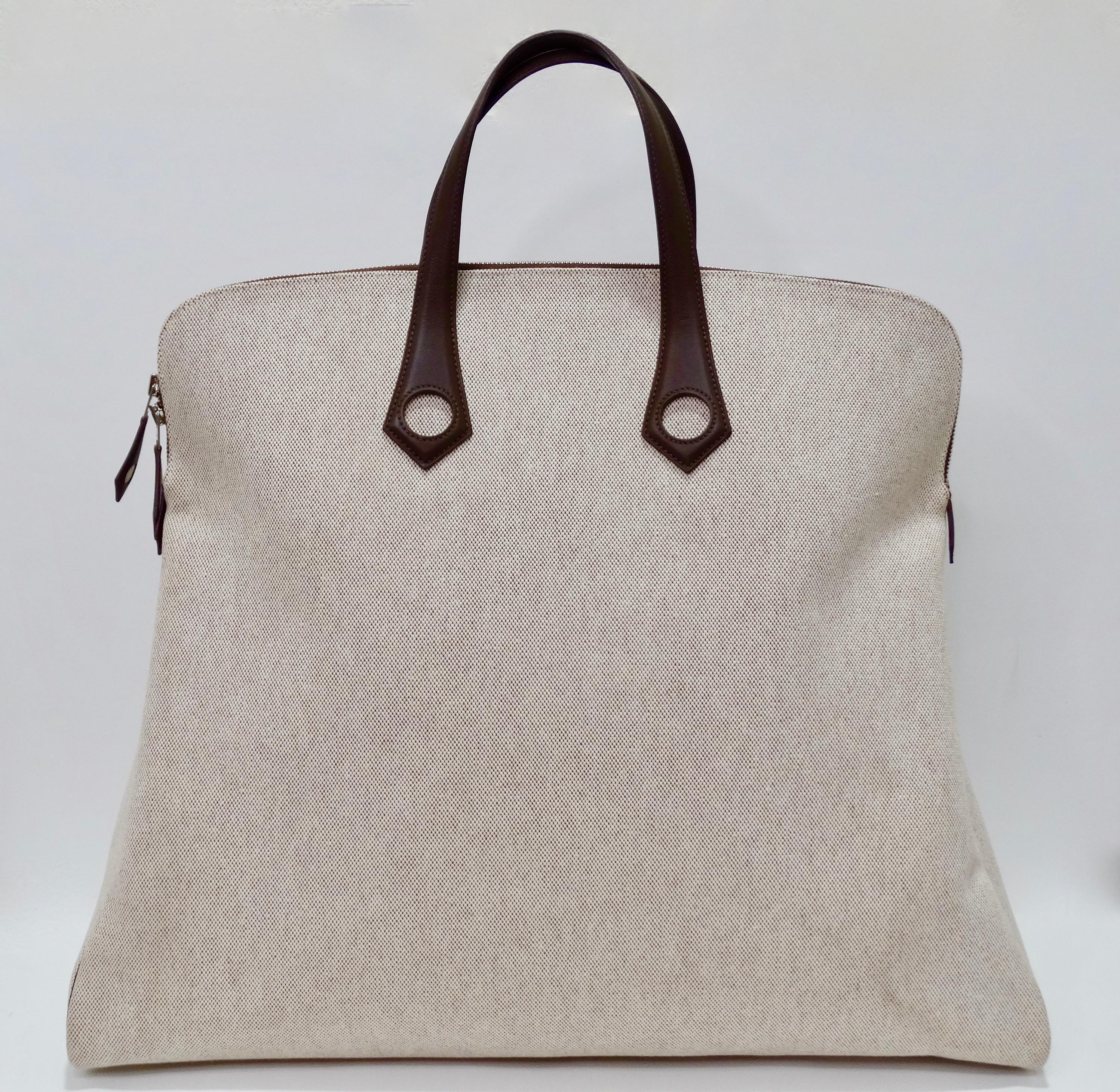 Hermés 2006 Large Tan Canvas Travel Tote  In Excellent Condition For Sale In Scottsdale, AZ
