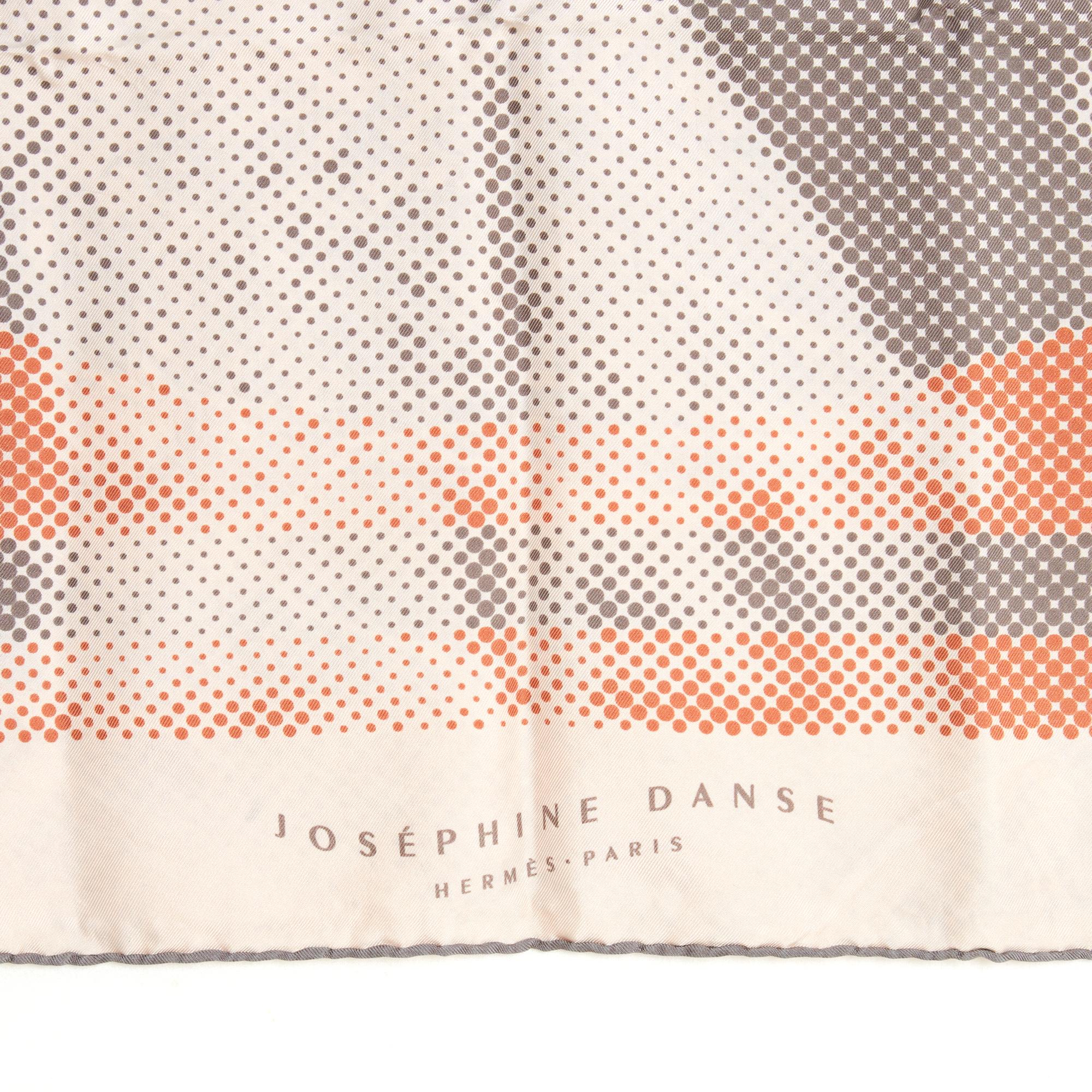 Beige Hermès 2007 Foulard Carré 90 Josephine Baker danse Sciarpa di seta rosa Hermès in vendita