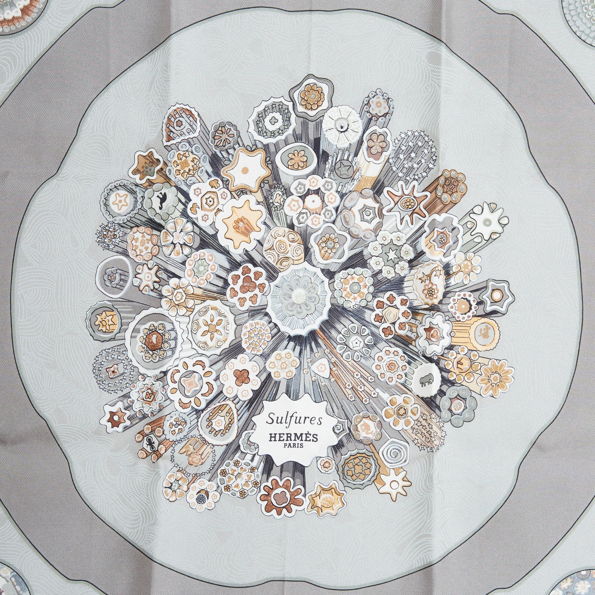 Grigio Sciarpa Hermès 2009 Carré 45 Gavroche Sulfures Silk Twill Carre 45 Hermès in vendita