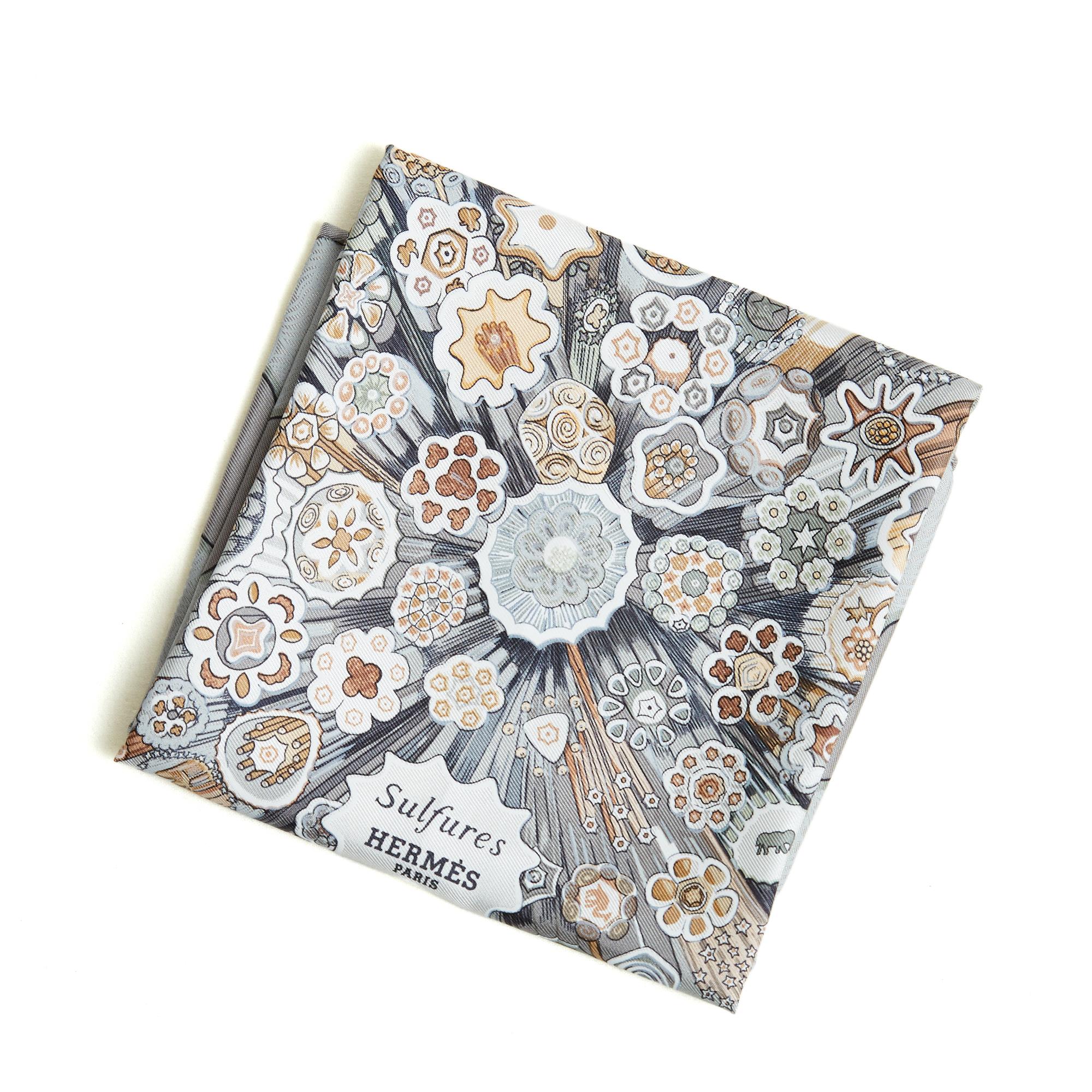 da uomo o donna Sciarpa Hermès 2009 Carré 45 Gavroche Sulfures Silk Twill Carre 45 Hermès in vendita