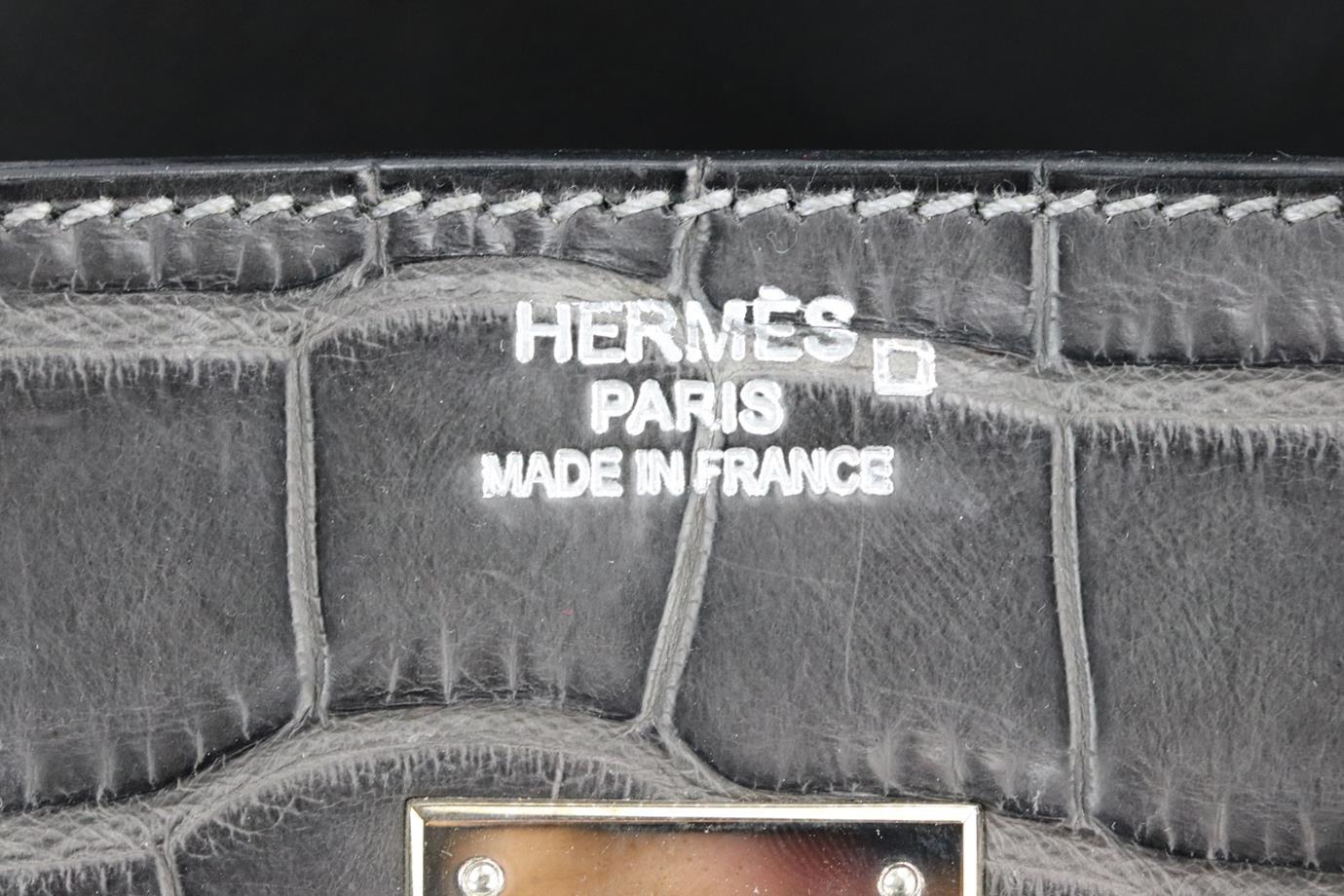 Hermès 2010 Birkin 35cm Matte Alligator Mississippiensis Leather Bag For Sale 7