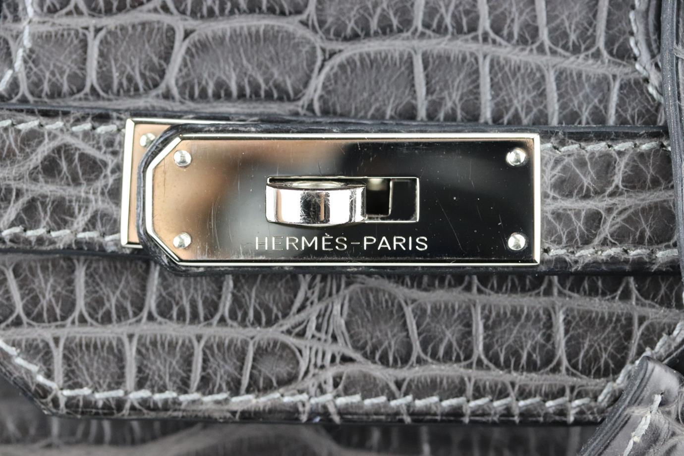 Hermès 2010 Birkin 35cm Matte Alligator Mississippiensis Leather Bag For Sale 5