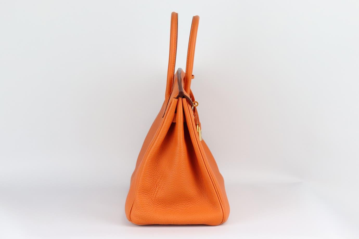 <ul>
<li>Hermès 2010 Birkin 35cm Veau Togo sac en cuir.</li>
<li>Fabriqué en France, ce magnifique sac à main Hermès 'Birkin' 2010 a été réalisé en cuir Veau Togo de couleur orange, avec un intérieur en cuir assorti.</li>
<li>Cuir