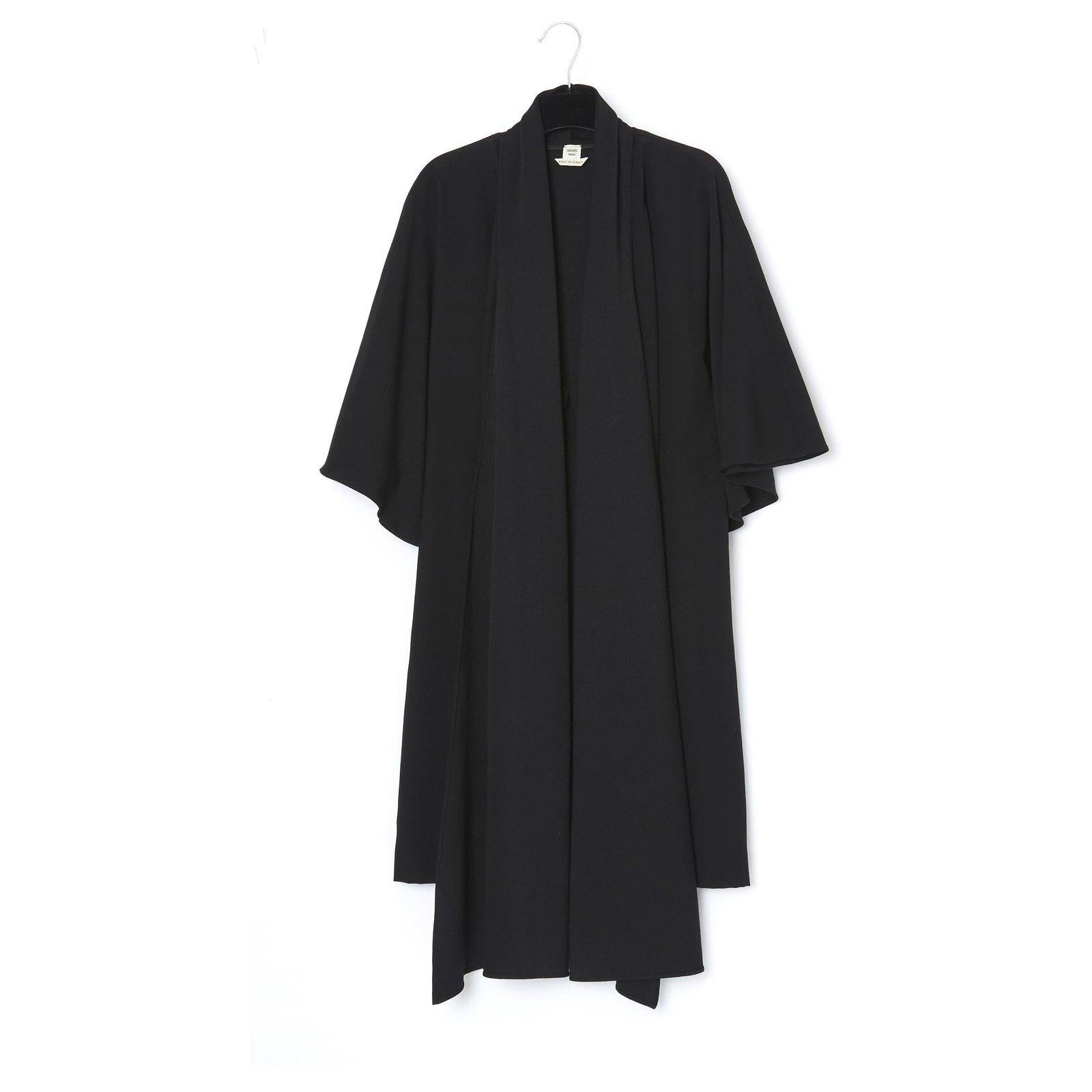 Hermès dress by Jean Paul Gaultier in black wool cloth, very wide and long scarf collar, mid-length raglan sleeves in a pagoda shape, straight and narrow body. Size 34FR, shoulders 38 cm, chest 44 cm, hips 446 cm, length 90 cm, sleeves 40 cm, scarf