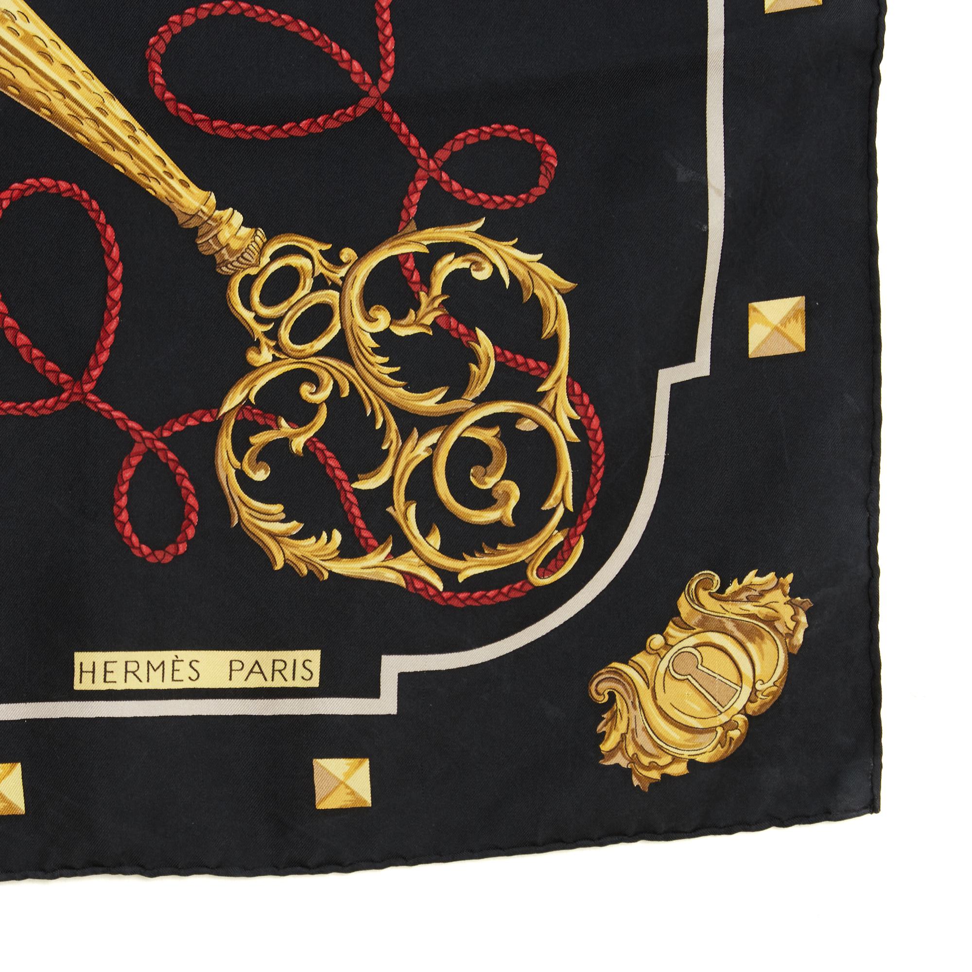 Noir Hermès 2010 Foulard Carré 90 Les Cles Foulard en sergé de soie noir et or Hermès en vente