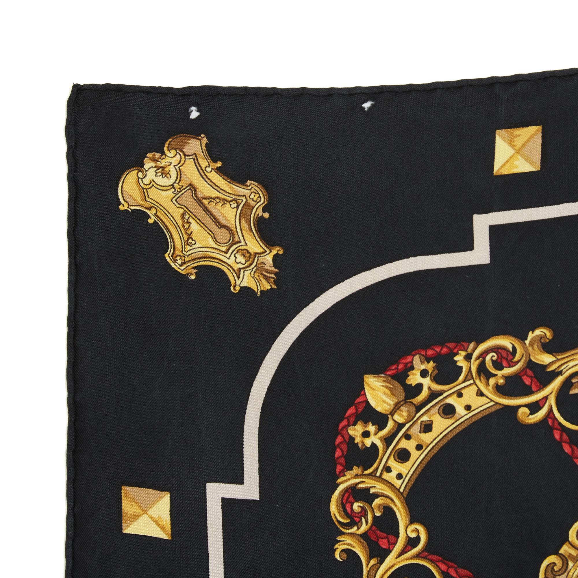 Hermès 2010 Foulard Carré 90 Les Cles Foulard en sergé de soie noir et or Hermès État moyen - En vente à PARIS, FR