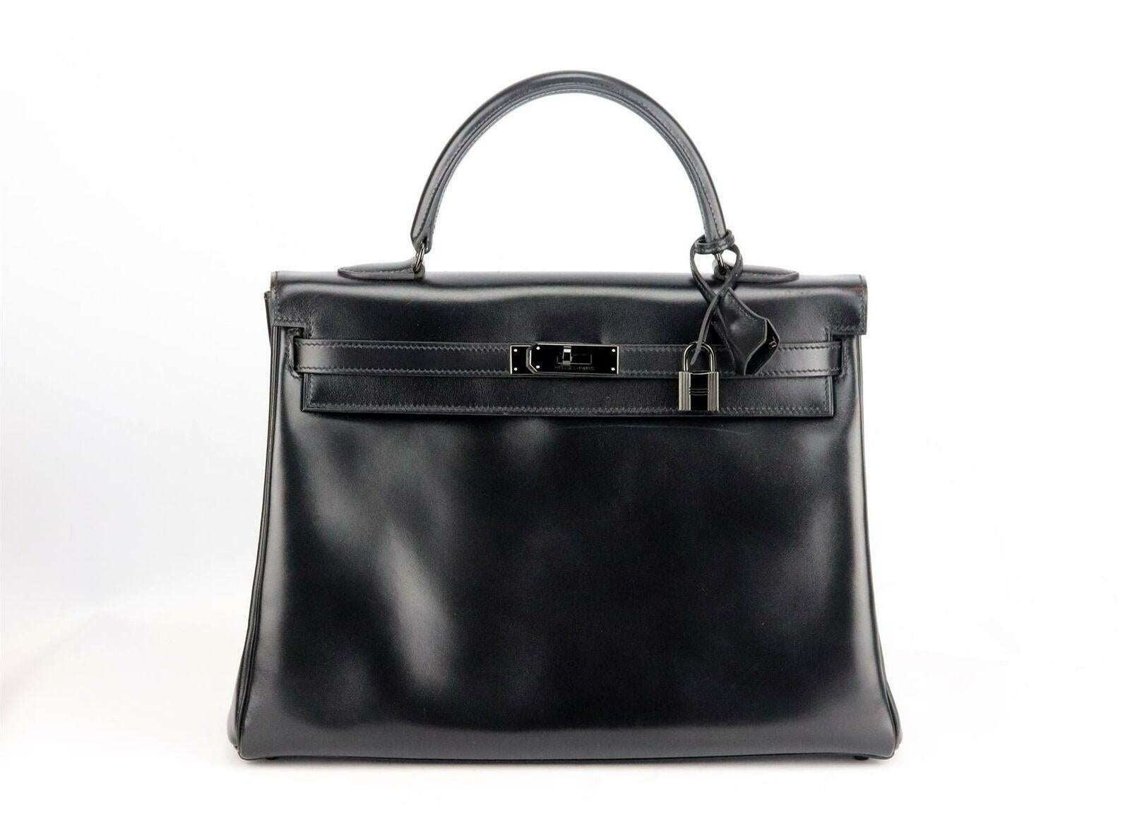 Made in France, this beautiful 2011 Hermès ‘Kelly’ 35cm ‘So Black’ handbag has been made from smooth black Calf leather exterior in ‘black’ and matching leather interior, this piece is decorated with black ruthenium hardware on the front and