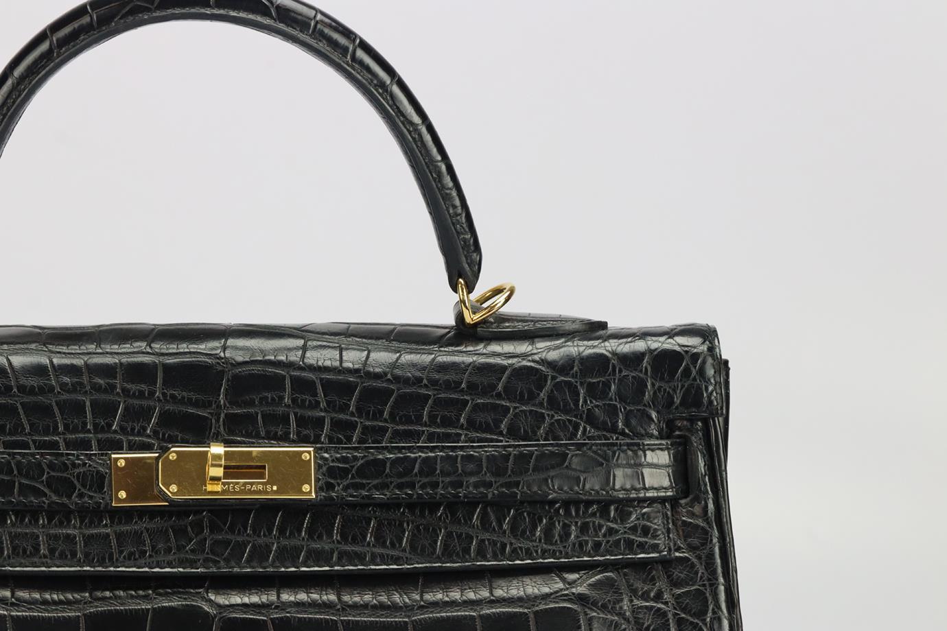 <ul>
<li>Hermès 2012 Kelly Retourne 35Cm Matte Alligator Leather Bag.</li>
<li>Black.</li>
<li>Twist lock fastening - Front.</li>
<li>Comes with - key, lock and clochette.</li>
<li>Does not come with - dustbag or box.</li>
<li>Model: Kelly