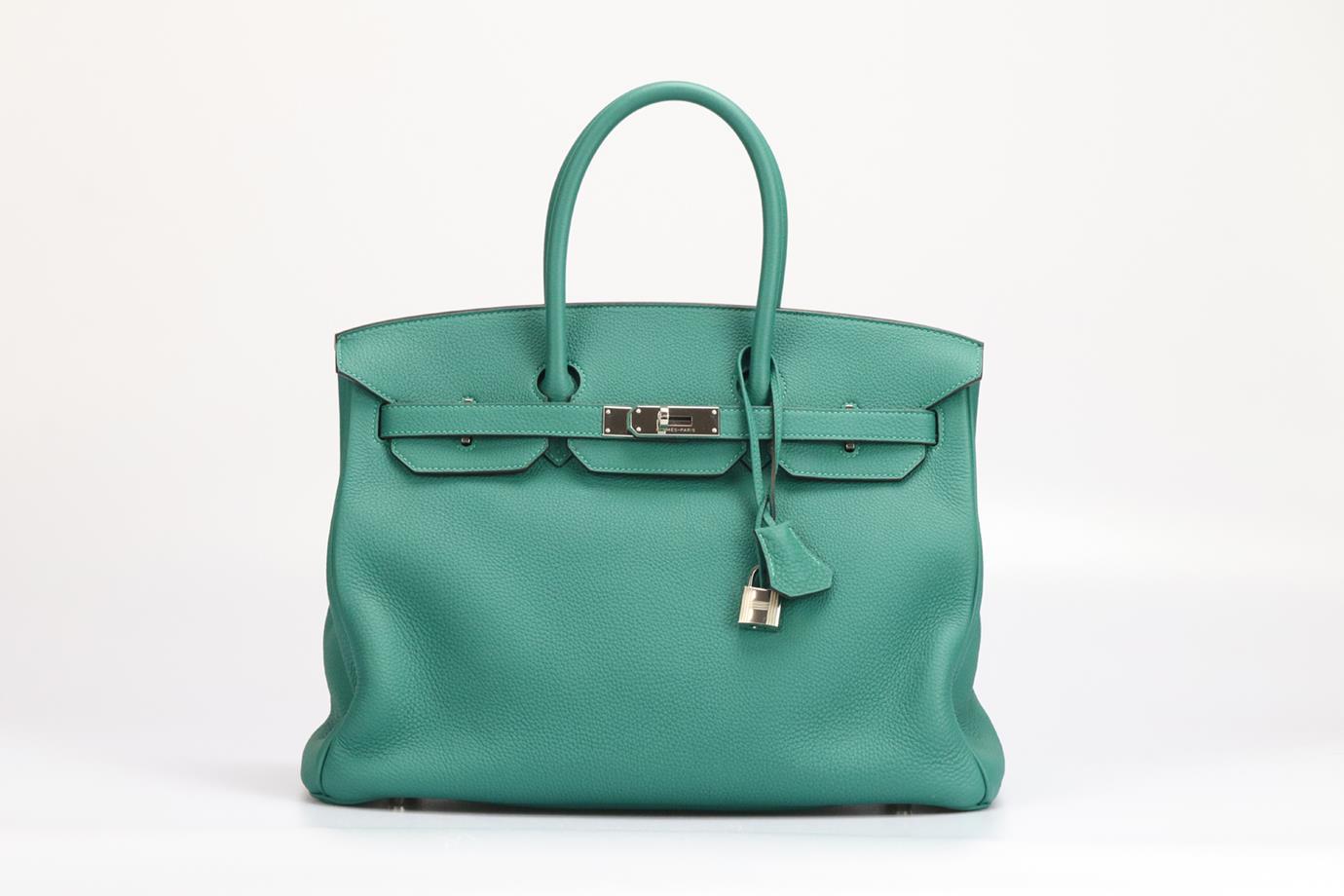 <ul>
<li>Hermès 2013 Birkin 35Cm Maurice Leather Bag.</li>
<li>Vert.</li>
<li>Fermeture par serrure tournante - Devant.</li>
<li>Il n'est pas accompagné d'un sac à poussière ou d'une boîte.</li>
<li>Modèle : Birkin 35.</li>
<li>Fabriqué en France,
