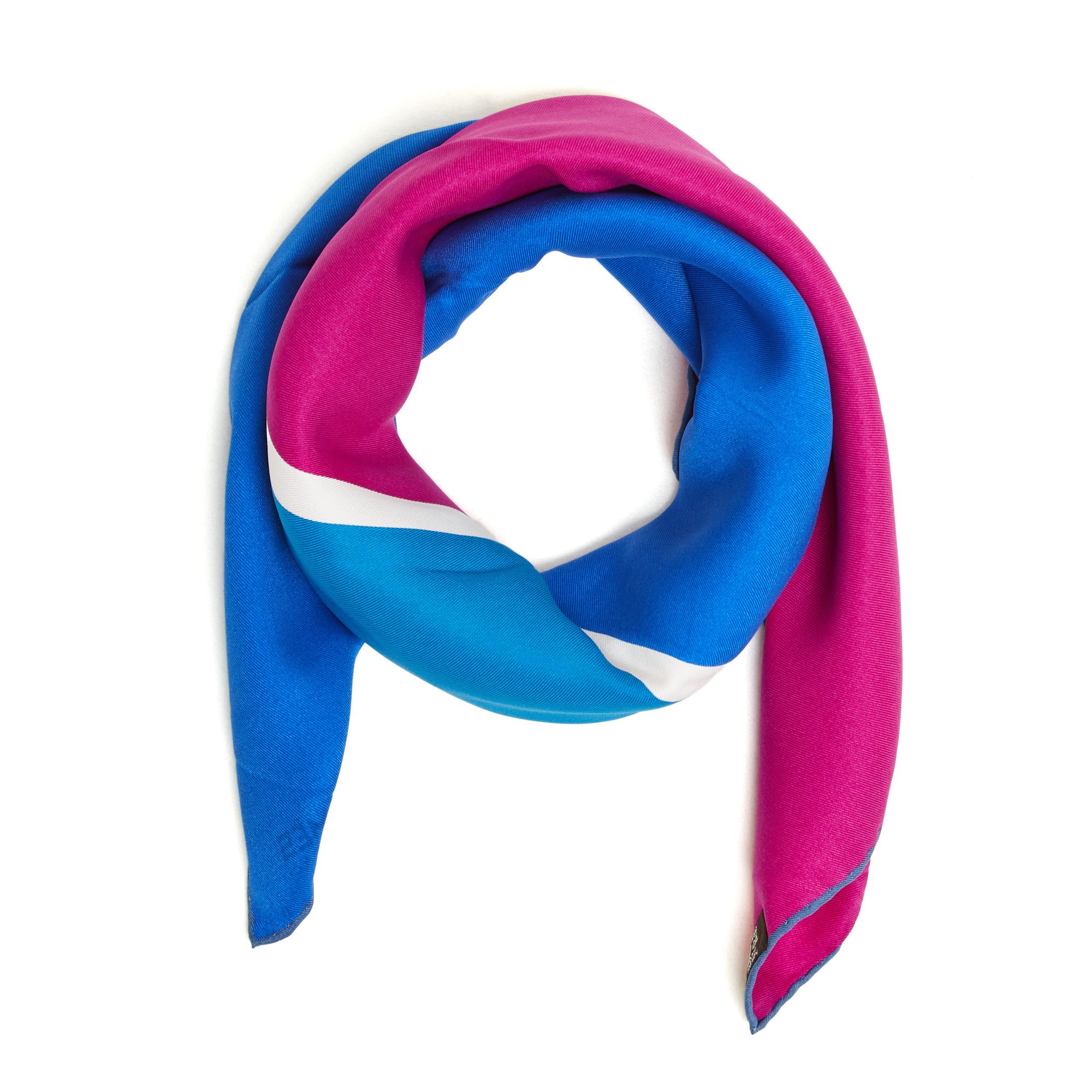 Hermès square scarf size 70 in silk twill, Quadri pattern by the Hermès studio, released in 2014 in size 90 and re-released in 2015 in this 