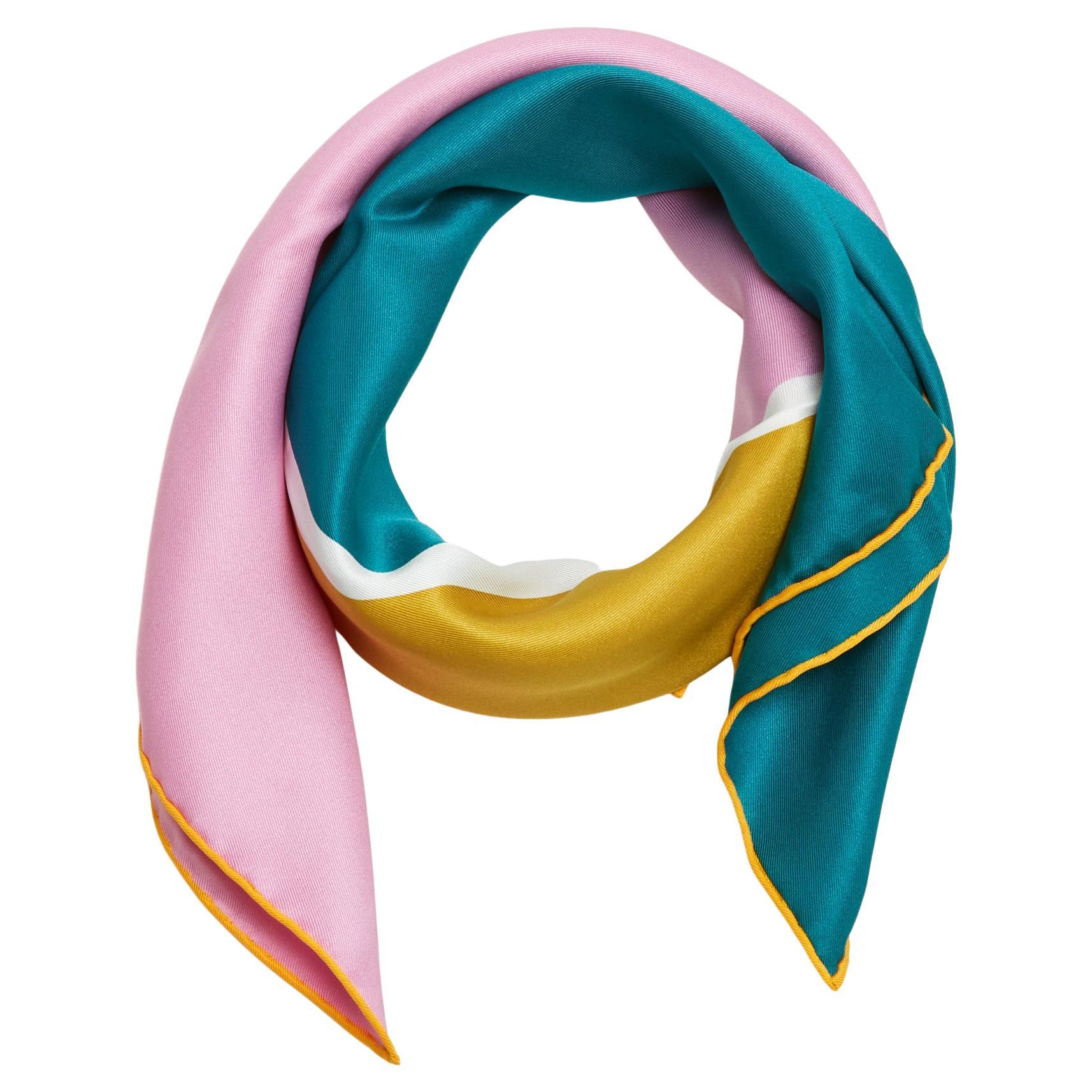Hermès square scarf size 70 in silk twill, Quadri pattern by the Hermès studio, released in 2014 in size 90 and re-released in 2015 in this 