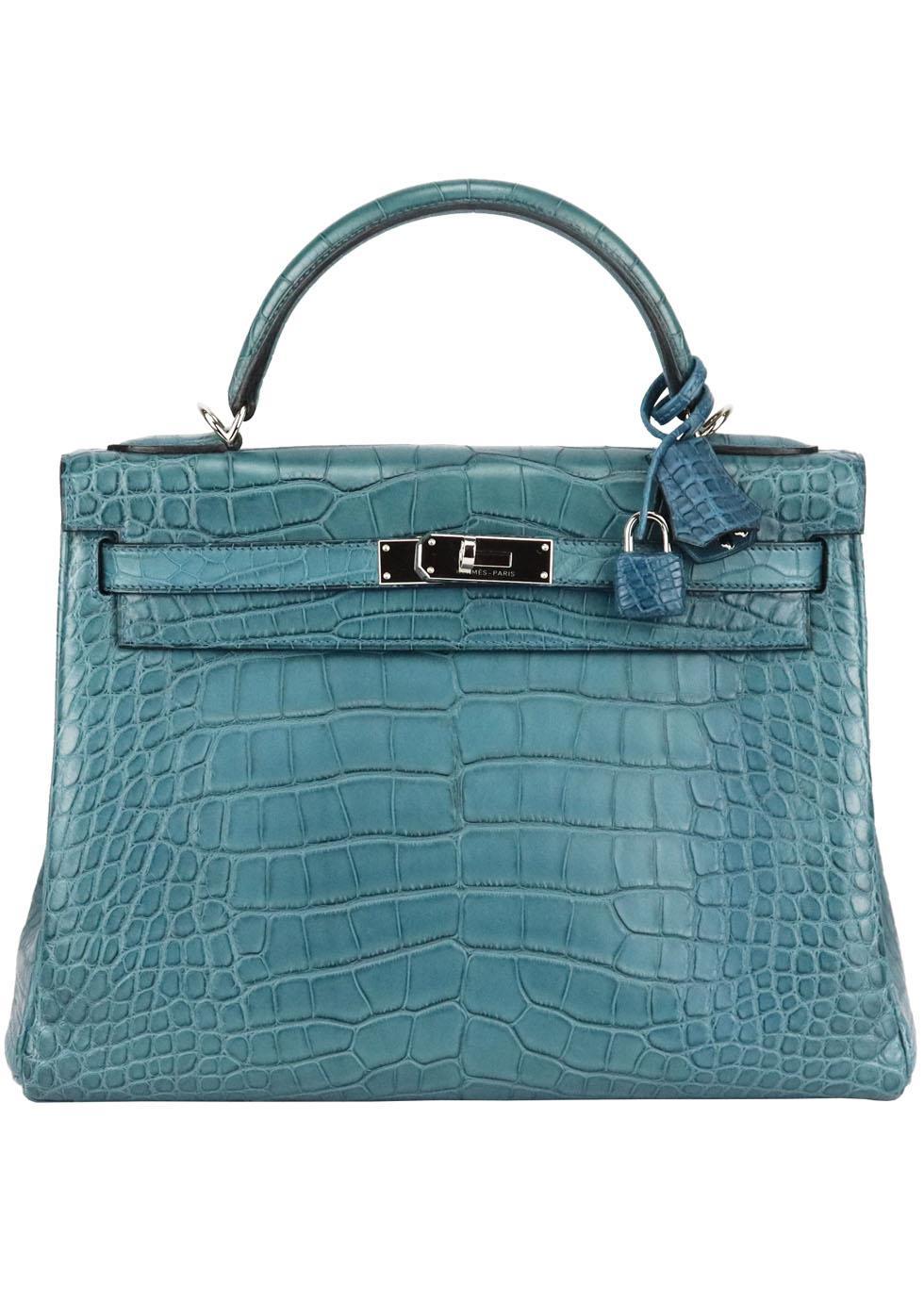 Made in France, this beautiful 2015 Hermès ‘Kelly’ 30cm handbag has been made from textured Matte Alligator Mississippiensis leather exterior in ‘blue’ and matching leather interior, this piece is decorated with palladium hardware on the front and