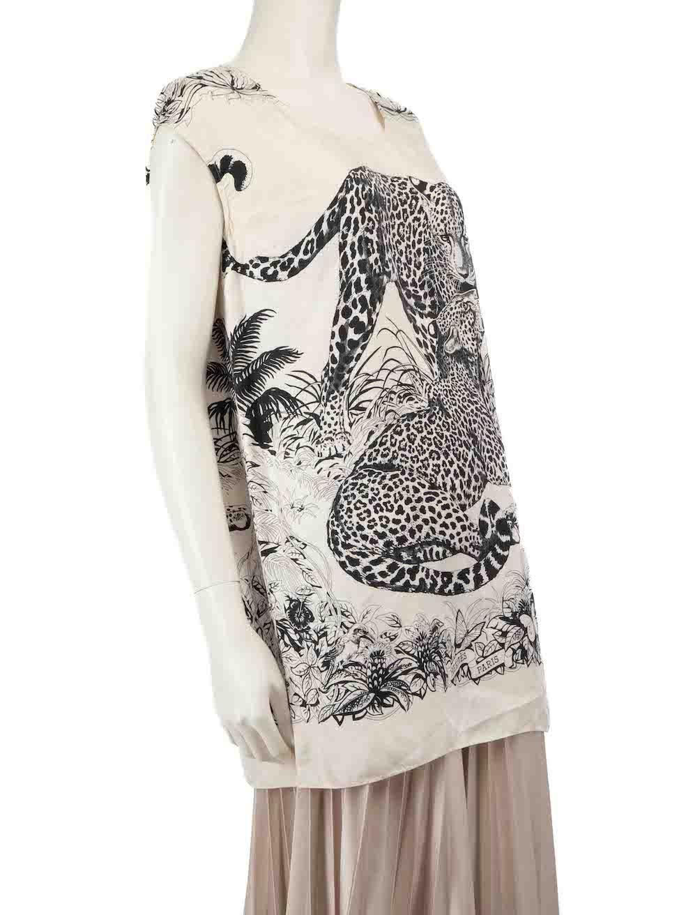 CONDITION is Very good. Hardly any visible wear to the top is evident on this used Hermès designer resale item.
 
 Details
 2018
 Multicolour- black, white
 Silk
 Tunic top
 Sleeveless
 Round neck
 Leopard 'Jungle Love' print
 
 
 Made in France
 
