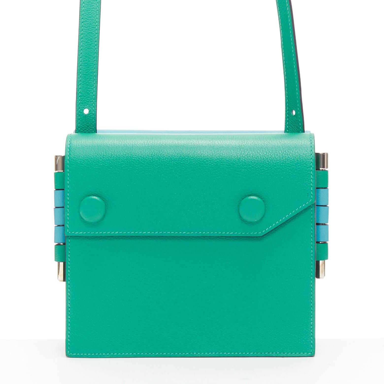 HERMÈS 2019 Twins, sac à bandoulière reversible asymétrique bleu vert à rabat en vente 1