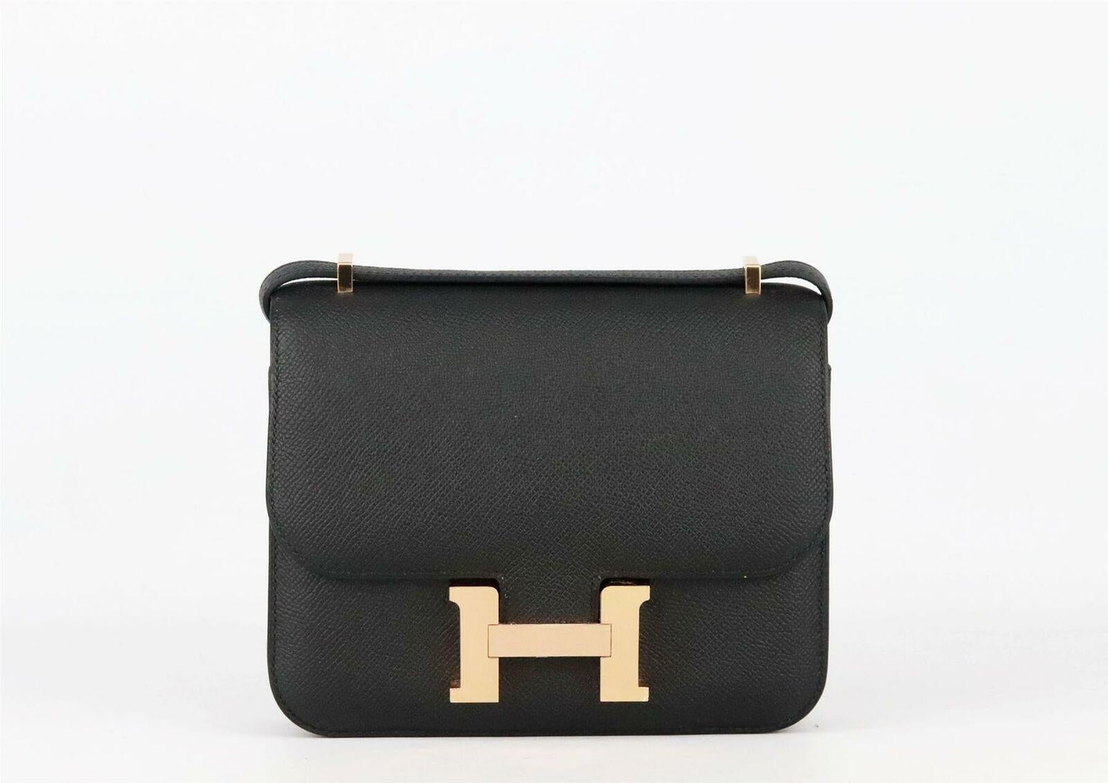 Made in France, this beautiful 2020 Hermès ‘Constance’ 19cm shoulder bag has been made from textured Epsom leather exterior in ‘Noir’ and soft leather interior, it is decorated with rose gold H hardware on the front and finished with a flat leather