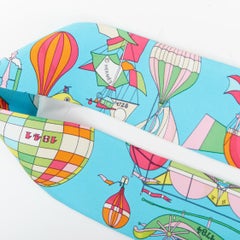HERMES 2022 «Les Folies du Ciel»: pañuelo «twilly» de sarga de seda con estampado de globos aerostáticos, azul