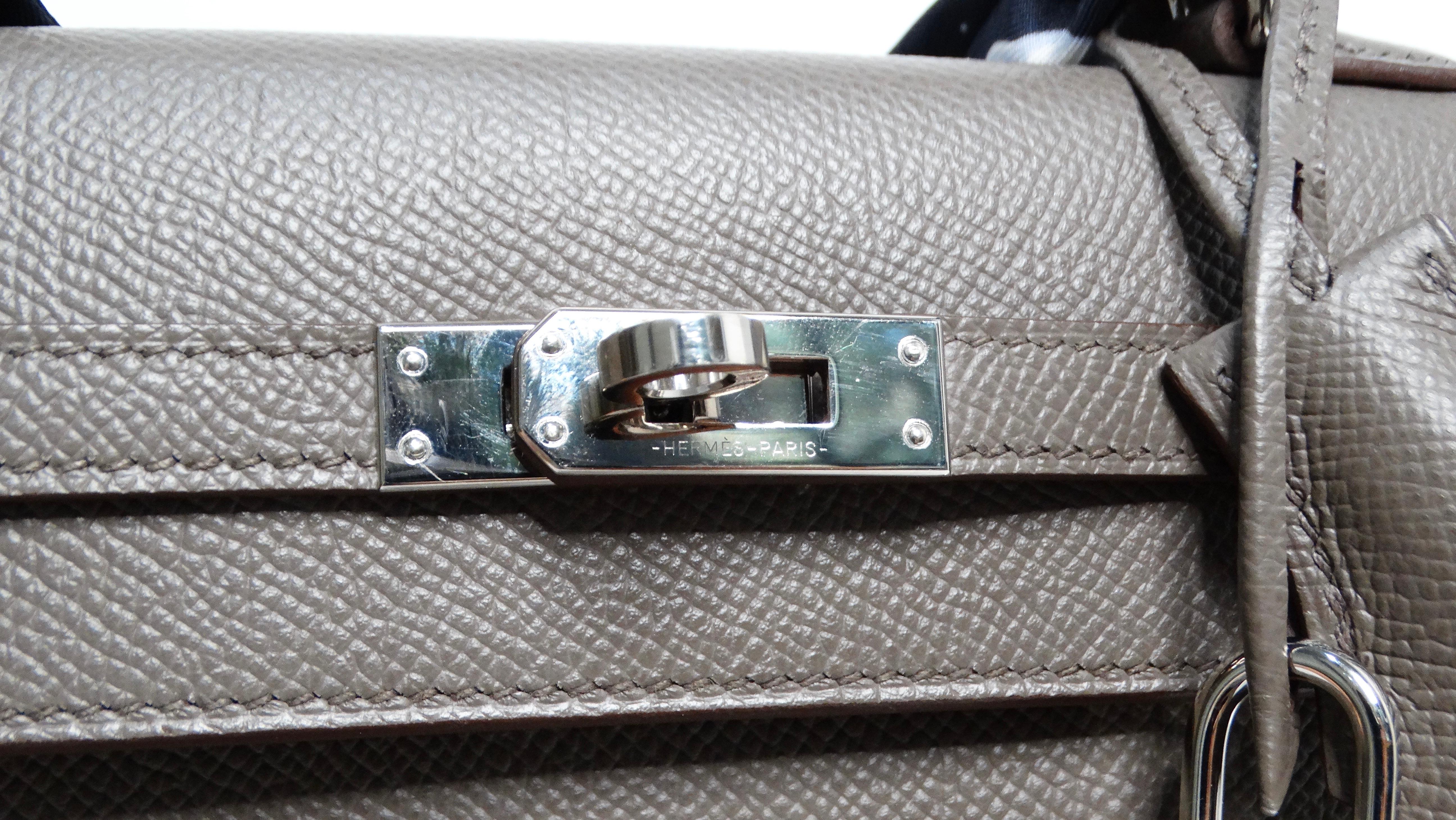 Hermes 2023 Kelly Grigio Epsom Sellier 25 Con Hardware Palladio In condizioni buone in vendita a Scottsdale, AZ