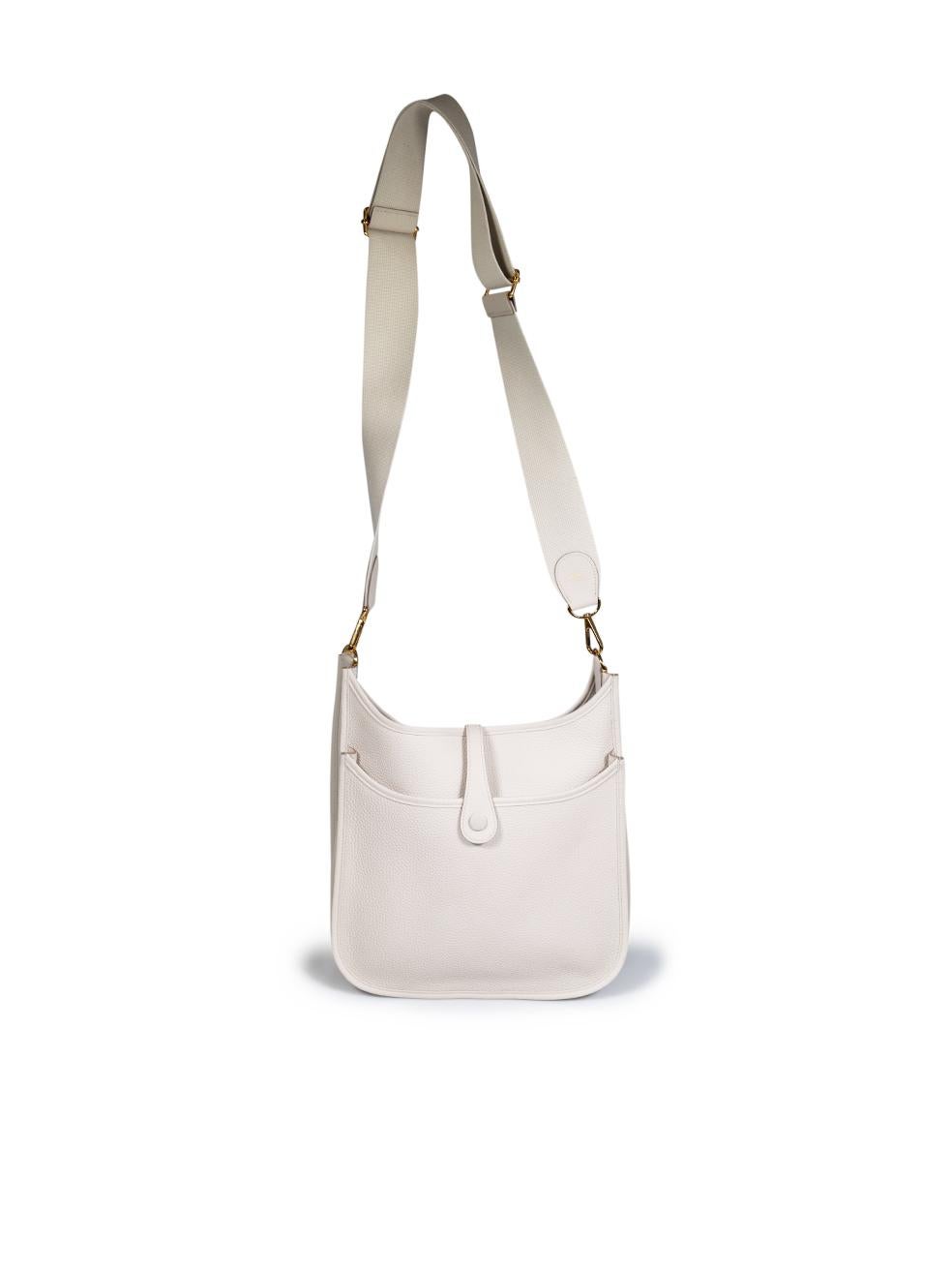 Hermès 2023 White Clemence Leather Evelyne III 29 Beton Crossbody Bag In New Condition For Sale In London, GB