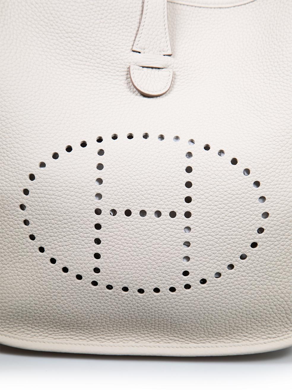 Hermès 2023 White Clemence Leather Evelyne III 29 Beton Crossbody Bag For Sale 4