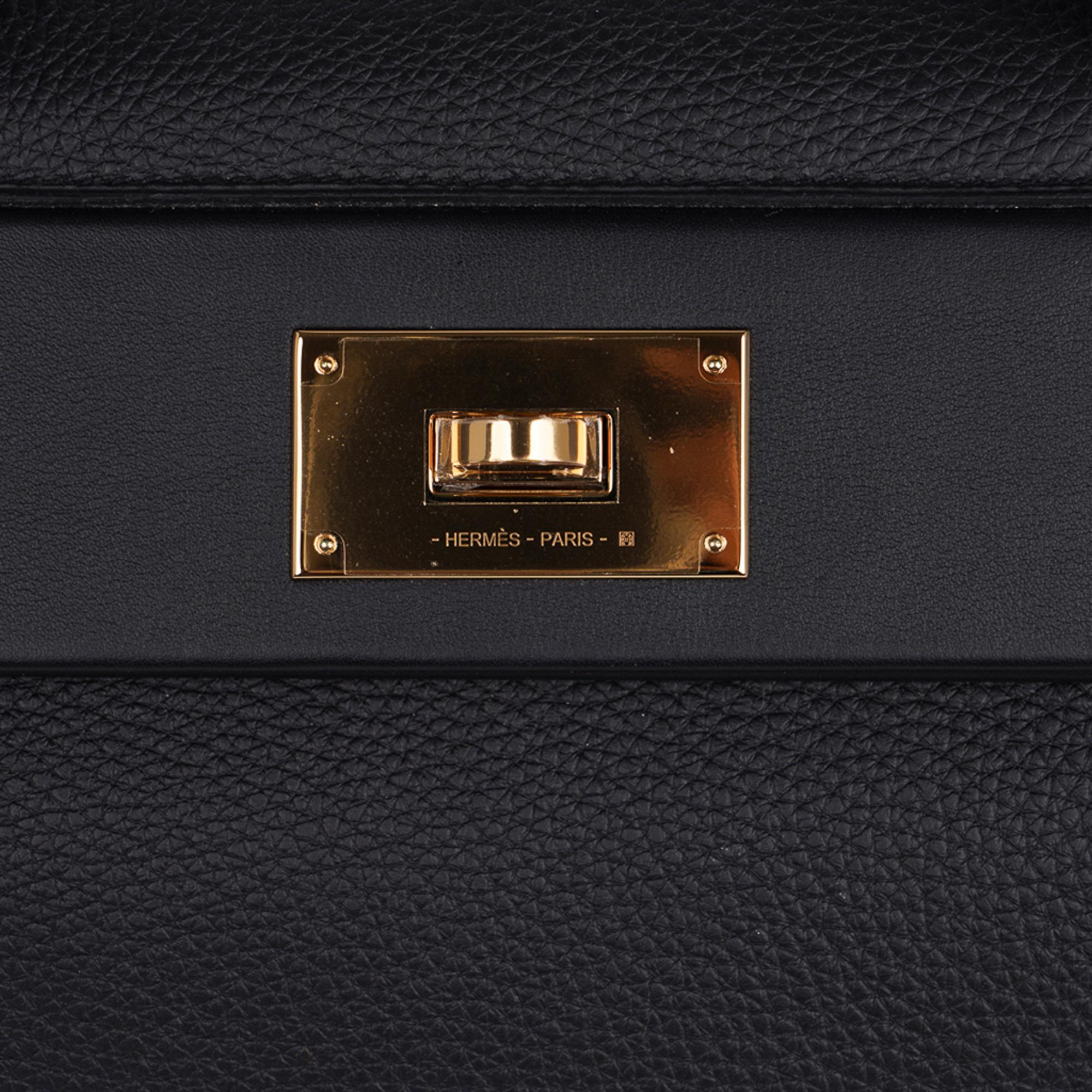 Mightychic offers a guaranteed authentic Hermes 24/24 29 bag featured in classic Black.
Slouchy, chic as has style whether worn as a top handle, shoulder or crossbody bag.
Richly accentuated with Gold hardware.
Clemence leather with Swift leather