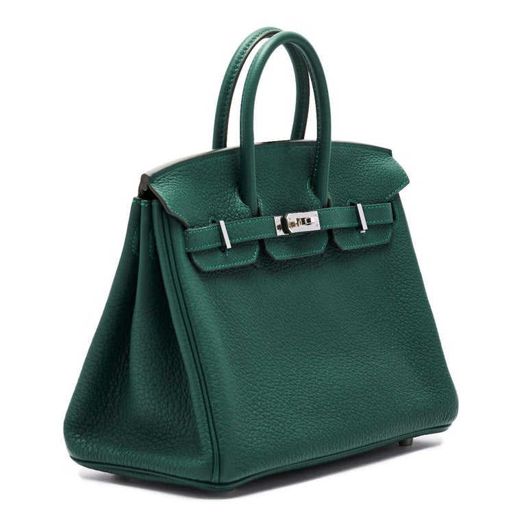 This Hermès Birkin exudes opulence, fabricated from a royal Malachite, lined in a complementary toned goatskin and finished with brushed metal palladium hardware. Compact-sized, the handbag's interior holds a zipped pocket and an open pocket, making
