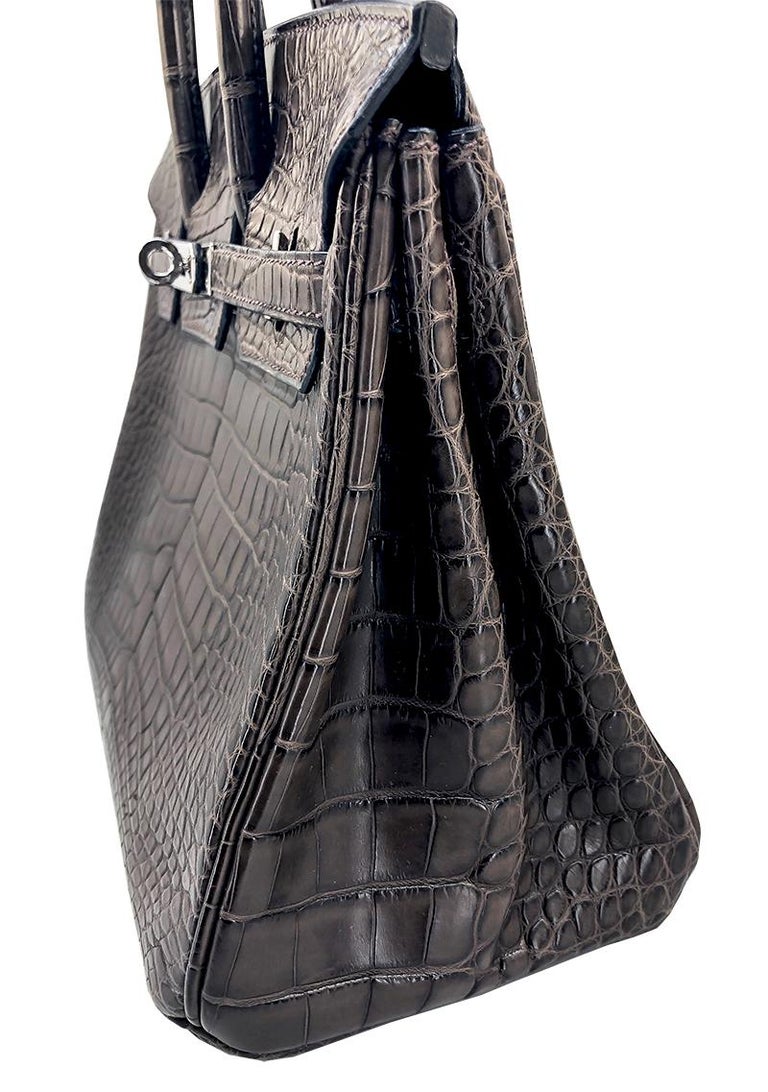 Birkin 25 alligator handbag Hermès Brown in Alligator - 23400566