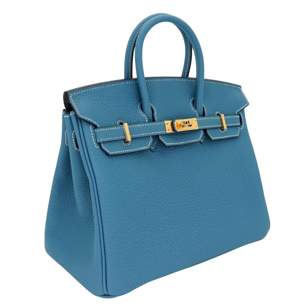 Marke: Hermès
Stil: Birkin 
Größe: 25cm
Farbe: Bleu Jean
MATERIAL: Togo-Leder
Hardware: Goldene Hardware (GHW)
Abmessungen: 10