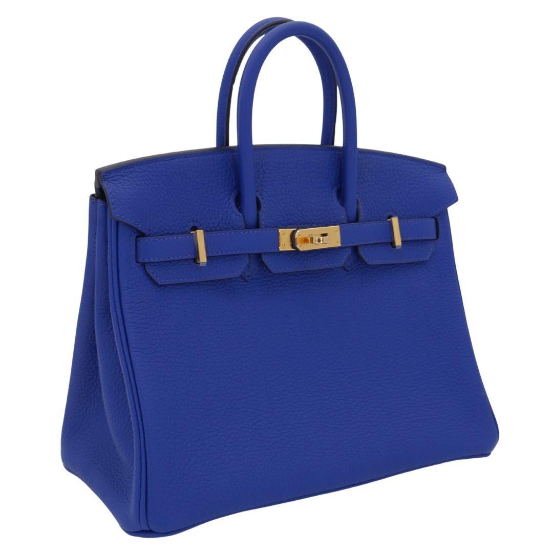Brand: Hermès
Style: Birkin
Size: 25cm
Color: Bleu Royal
Material: Togo Leather
Hardware: Gold Hardware(GHW)
Dimensions: 10