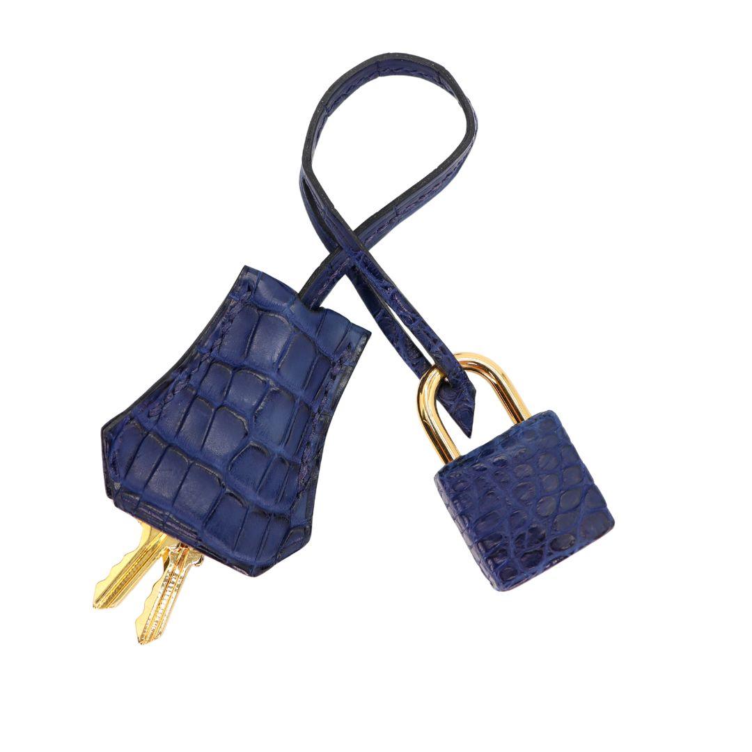 Hermès 25cm Birkin Bleu Saphir Matte Alligator Gold Hardware For Sale 3