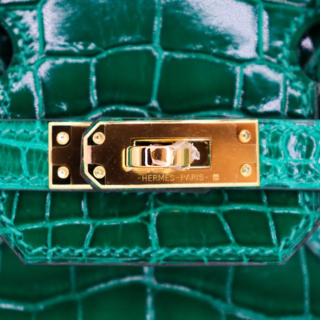 Hermès Birkin 25cm Emeraude Crocodile Niloticus brillant Ferrures en or Pour femmes en vente