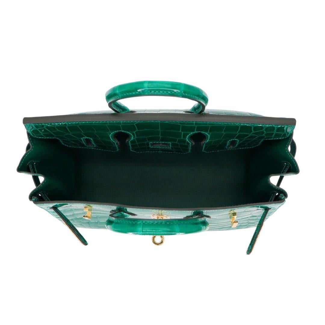 Hermès Birkin 25cm Emeraude Crocodile Niloticus brillant Ferrures en or en vente 2