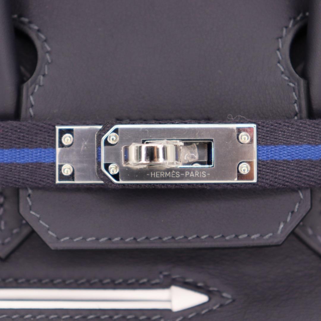 Hermès 25cm Birkin Go Team Caban/ Bleu Nuit Swift/Feutre Palladium Hardware Damen im Angebot