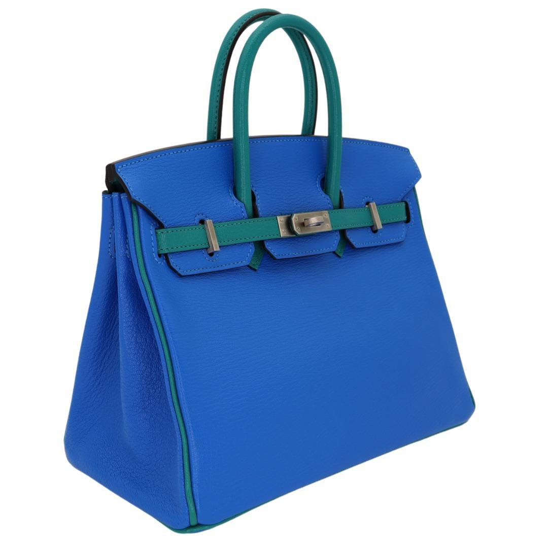 Brand: Hermès
Style: Birkin HSS
Size: 25cm
Color: Bleu Hydra/Bleu Paon
Material: Chèvre Leather
Hardware: Brushed Palladium Hardware (BPHW)
Dimensions: 10