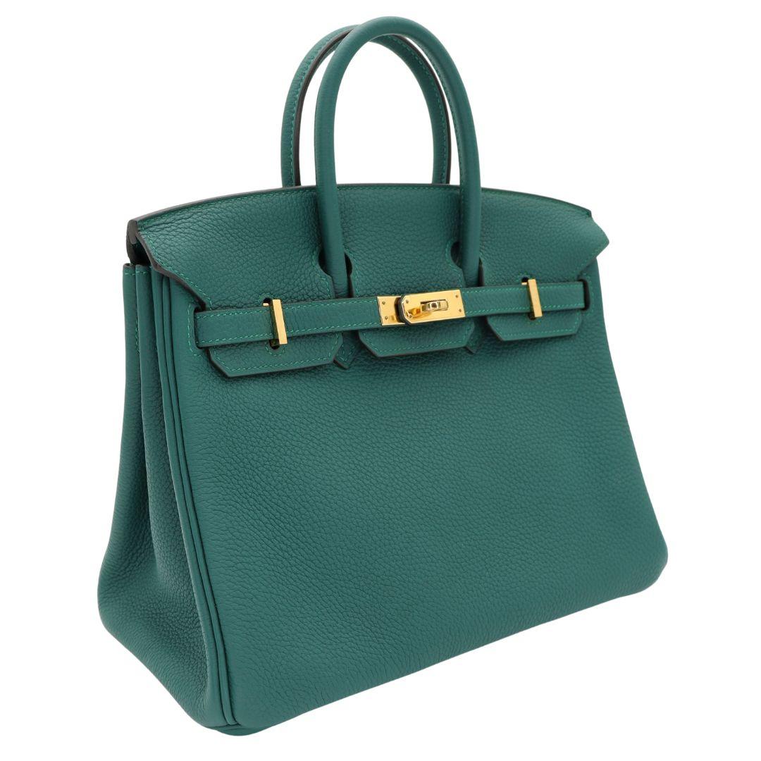 Brand: Hermès
Style: Birkin
Size: 25cm
Color: Malachite
Material: Togo Leather
Hardware: Gold Hardware(GHW)
Dimensions: 10