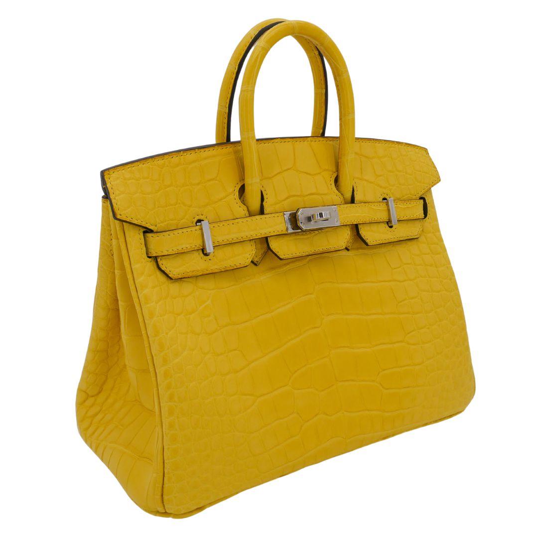 Brand: Hermès
Style: Birkin
Size: 25cm
Color: Mimosa
Material: Matte Alligator
Hardware: Palladium (PHW)
Dimensions: 10