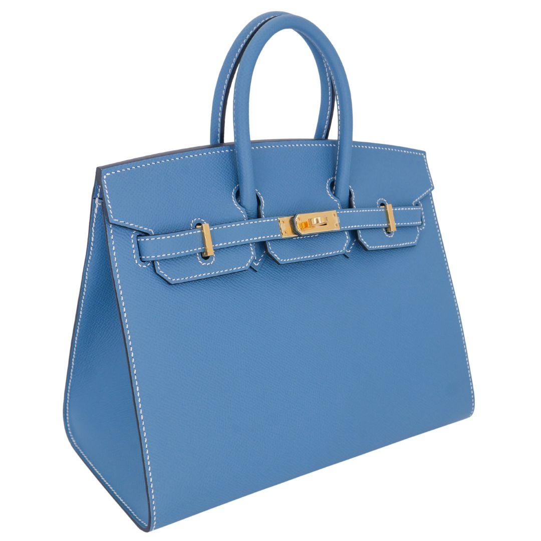 Brand: Hermès
Style: Birkin Sellier
Size: 25cm
Color: Bleu Jean
Material: Epsom Leather
Hardware: Gold Hardware (GHW)
Dimensions: 10