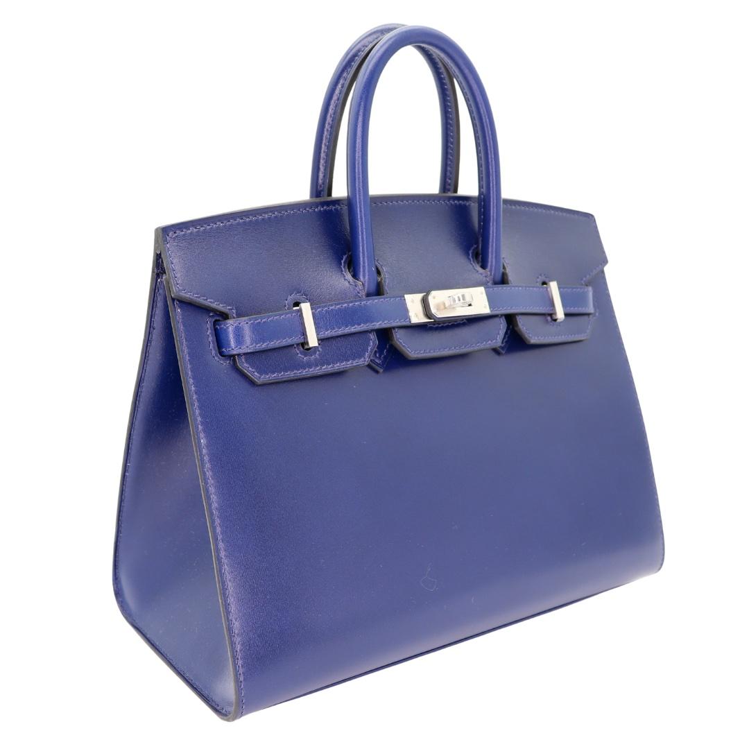 Brand: Hermès
Style: Birkin Sellier
Size: 25cm
Color: Bleu Saphir
Material: Box Calf Leather
Hardware: Palladium Hardware (PHW)
Dimensions: 10