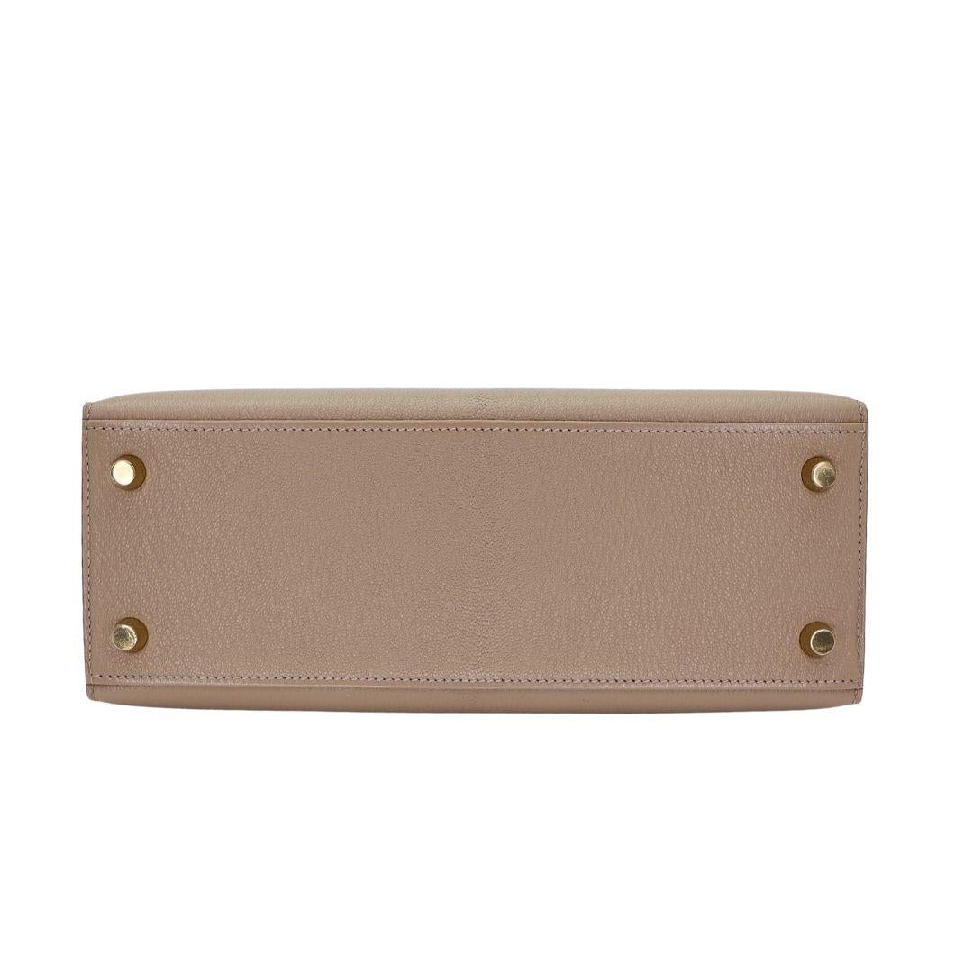 Hermès 25cm Kelly HSS Etoupe/ Gris Tourterelle Chevrè Brushed Gold Hardware In New Condition In Santa Rosa Beach, FL