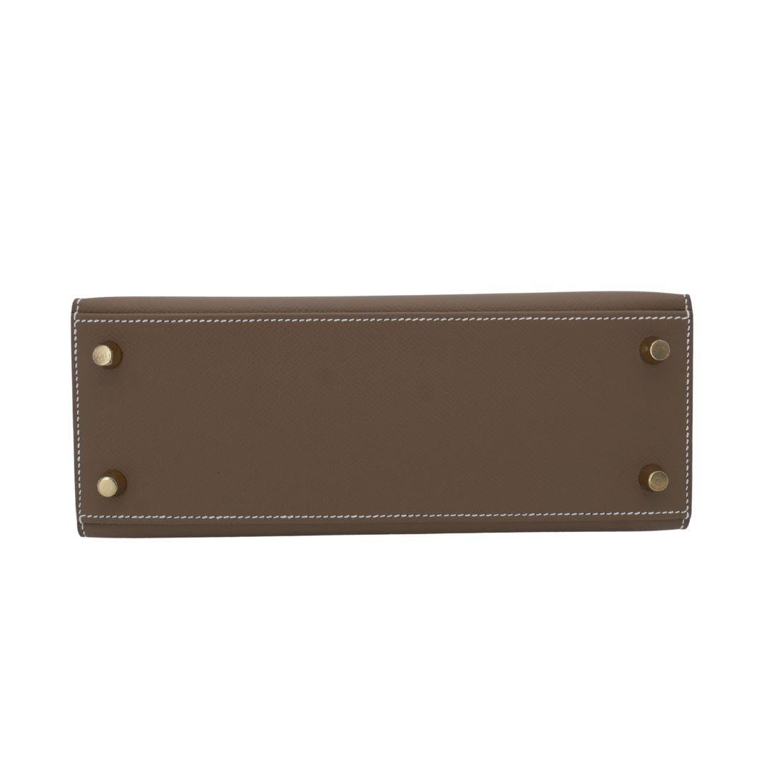 Brown Hermès 25cm Kelly Sellier Etoupe Epsom Leather Gold Hardware For Sale
