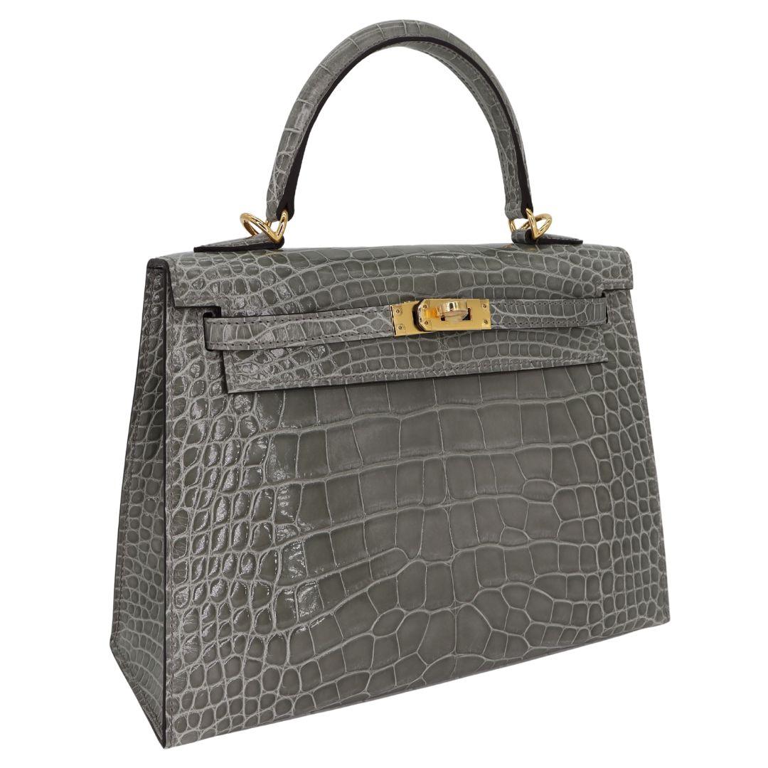 Brand: Hermès
Style: Kelly Sellier
Size: 25cm
Color: Gris Cement
Material: Shiny Alligator
Hardware: Gold Hardware(GHW)
Dimensions: 9.8