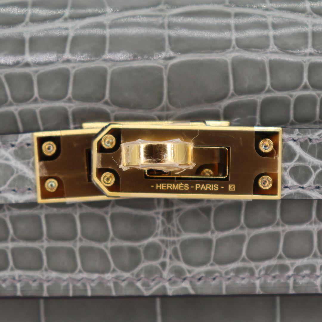 Hermès 25cm Kelly Sellier Gris Cement Shiny Alligator Gold Hardware For Sale 1