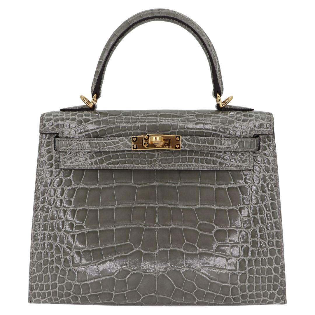 Hermès 25cm Kelly Sellier Gris Cement Shiny Alligator Gold Hardware For Sale