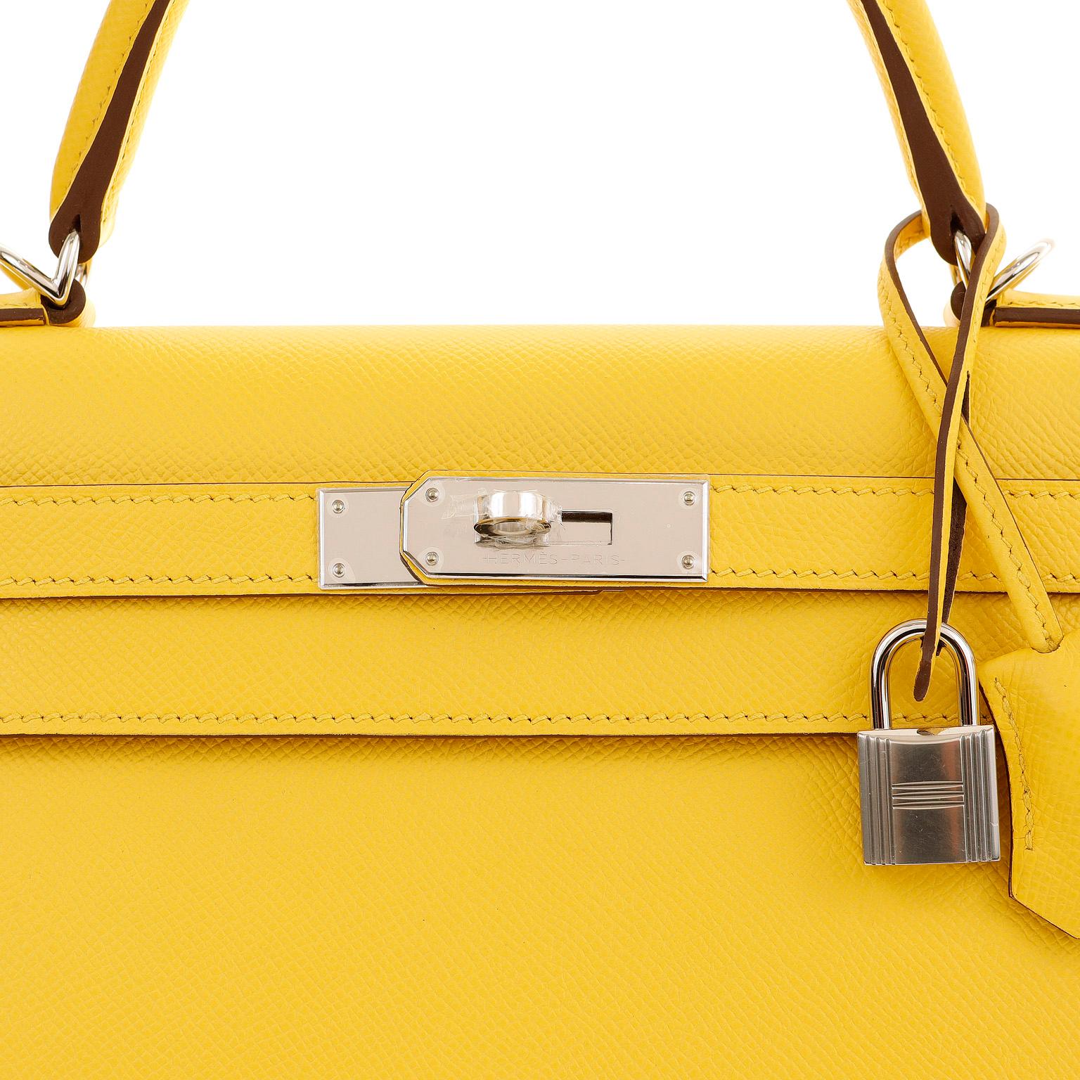 Hermès 28 cm Jaune de Naples Yellow Epsom Kelly Sellier In New Condition For Sale In Palm Beach, FL
