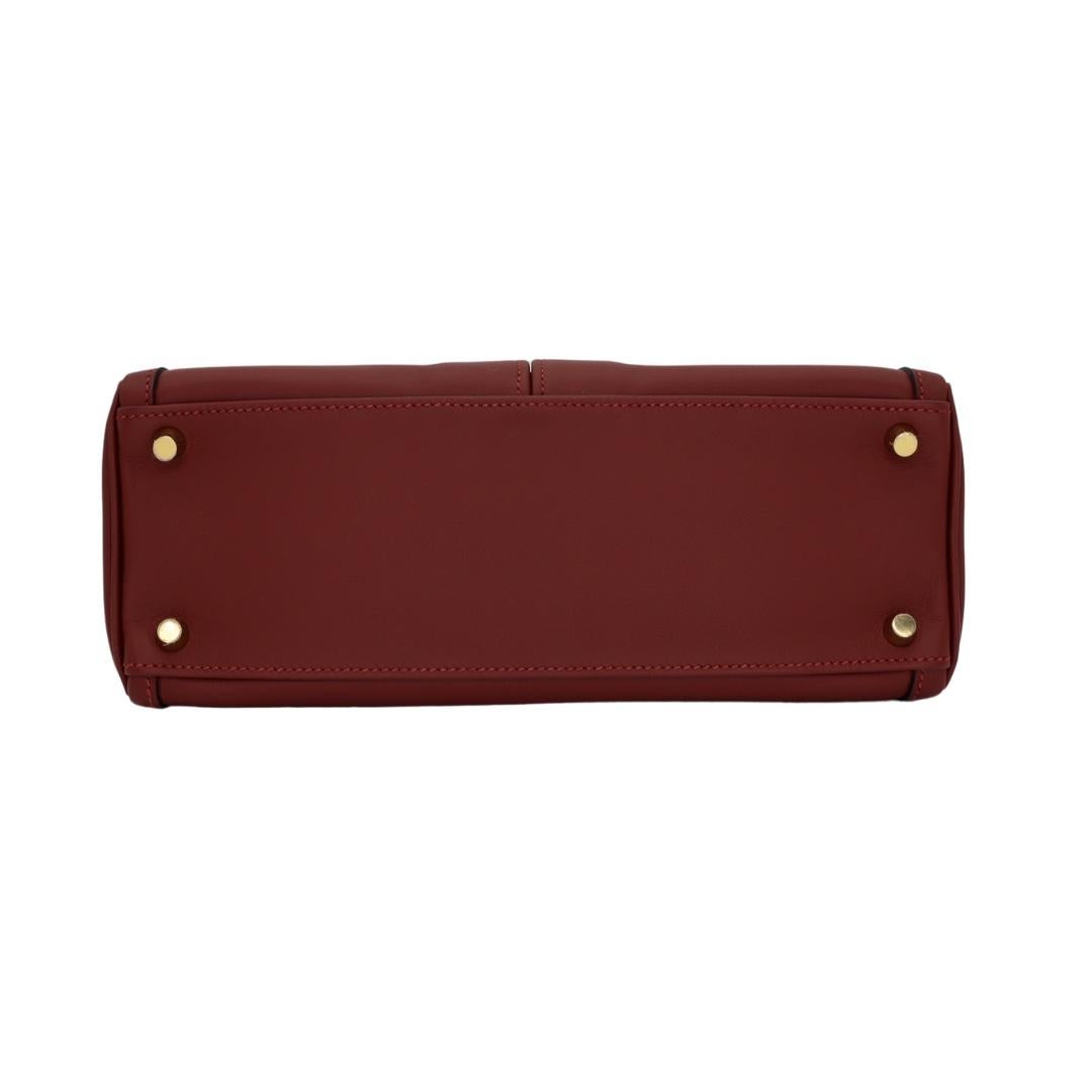 Brand: Hermès
Style: Kelly Lakis
Size: 28cm
Color: Rouge H
Material: Swift Leather
Hardware: Gold Hardware (GHW)
Dimensions: 11.25