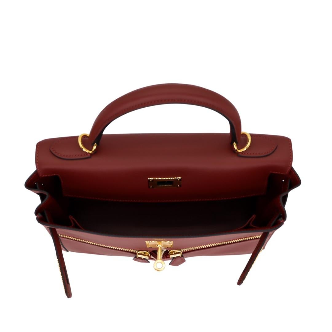 Women's or Men's Hermès 28cm Kelly Lakis Rouge H Swift Leather Gold Hardware For Sale