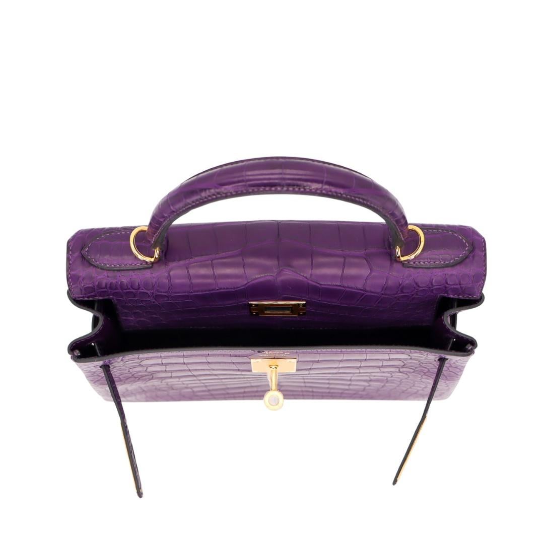Hermès 28cm Kelly Retourne Amethyst Matte Alligator Gold Hardware For Sale 2