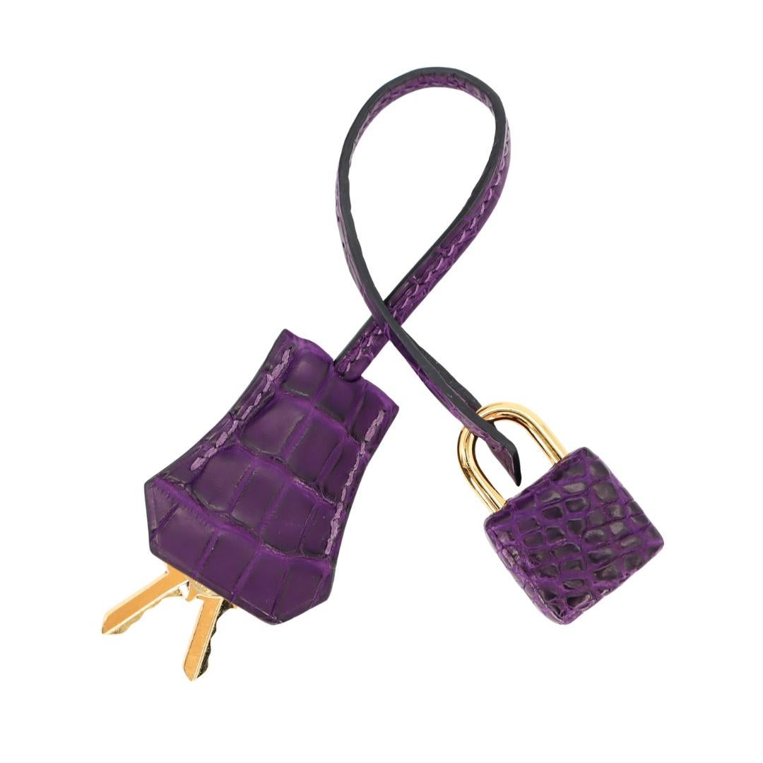 Hermès 28cm Kelly Retourne Amethyst Matte Alligator Gold Hardware For Sale 4