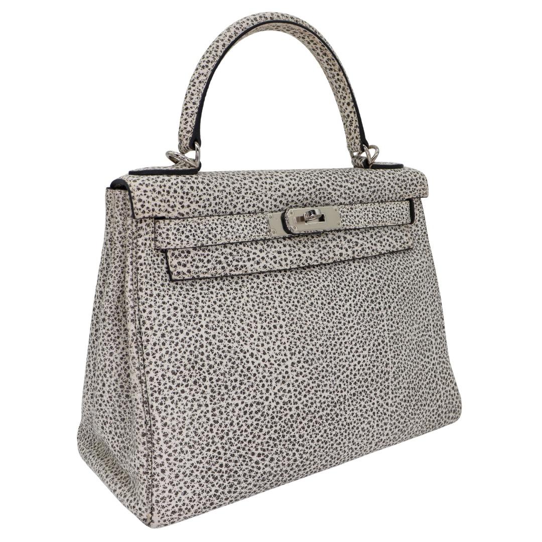 Brand: Hermès
Style: Kelly Retourne
Size: 28cm
Color: Dalmatian
Material: Buffalo Leather
Hardware: Palladium Hardware (PHW)
Dimensions: 11.25